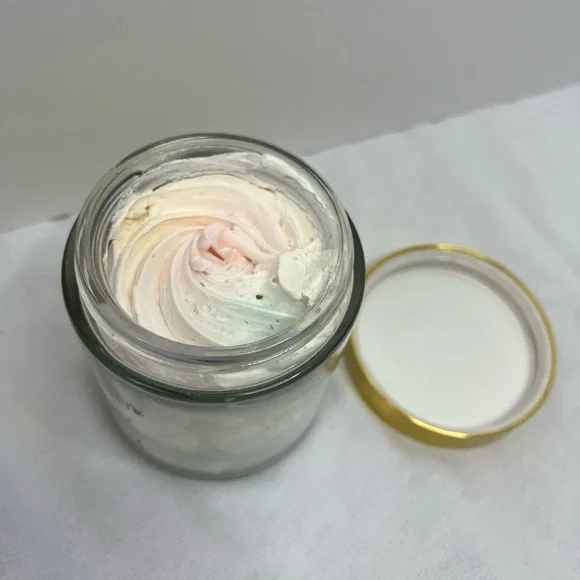 TRULY Cake Maker Tightening Polish - Picture 3 of 4